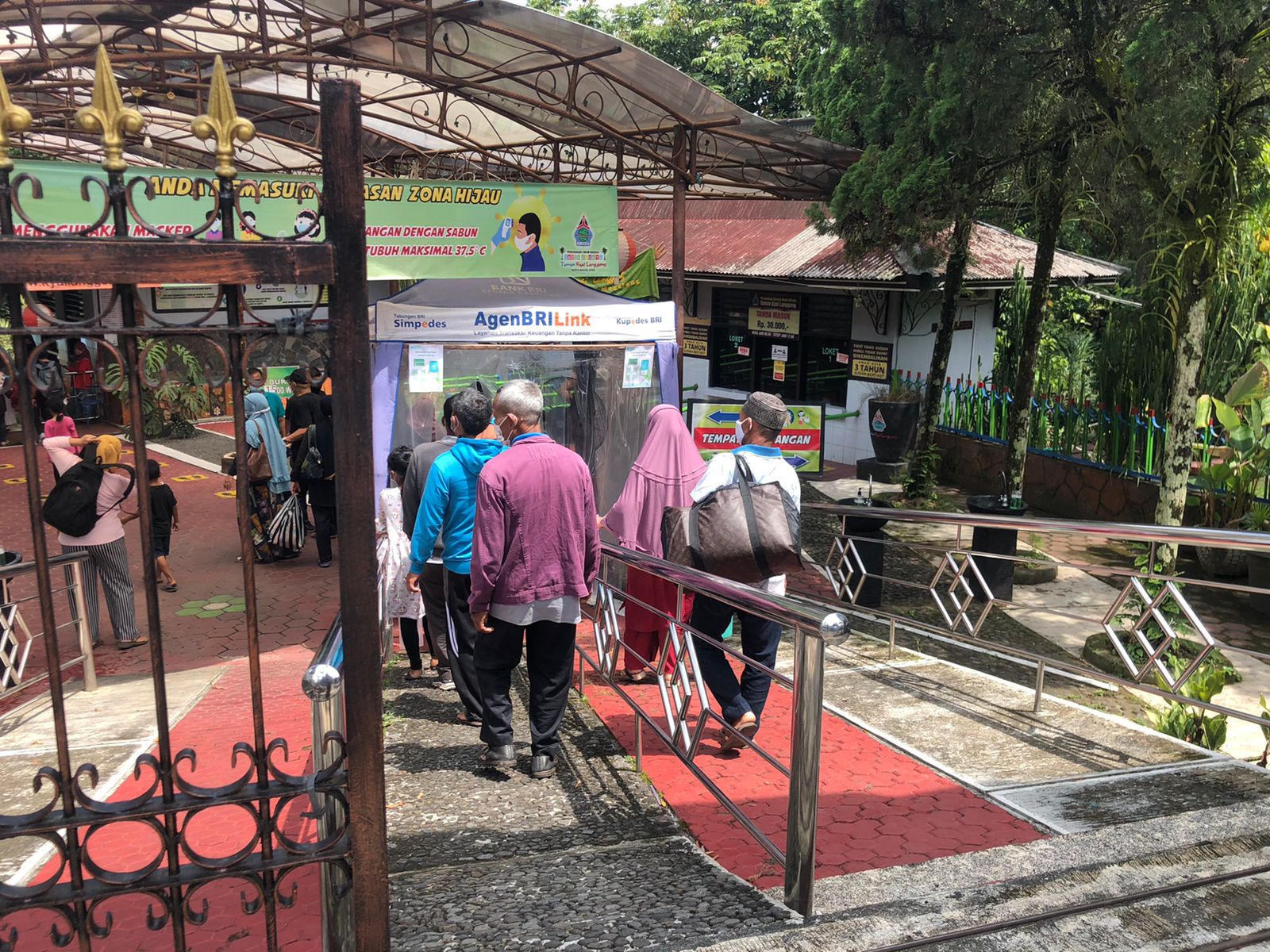 Terapkan Prokes Covid-19 Ketat, Taman Kyai Langgeng Ramai Dikunjungi Wisatawan