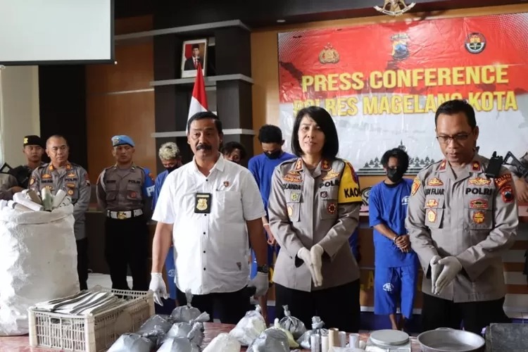 POLRES MAGELANG KOTA AMANKAN 20 KILOGRAM BAHAN PETASAN