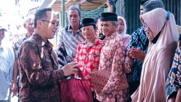 PEMKOT MAGELANG SERAHKAN TANAH DAN BANGUNAN PERUMAHAN SUB-INTI KEPADA 40 WARGA MAGERSARI