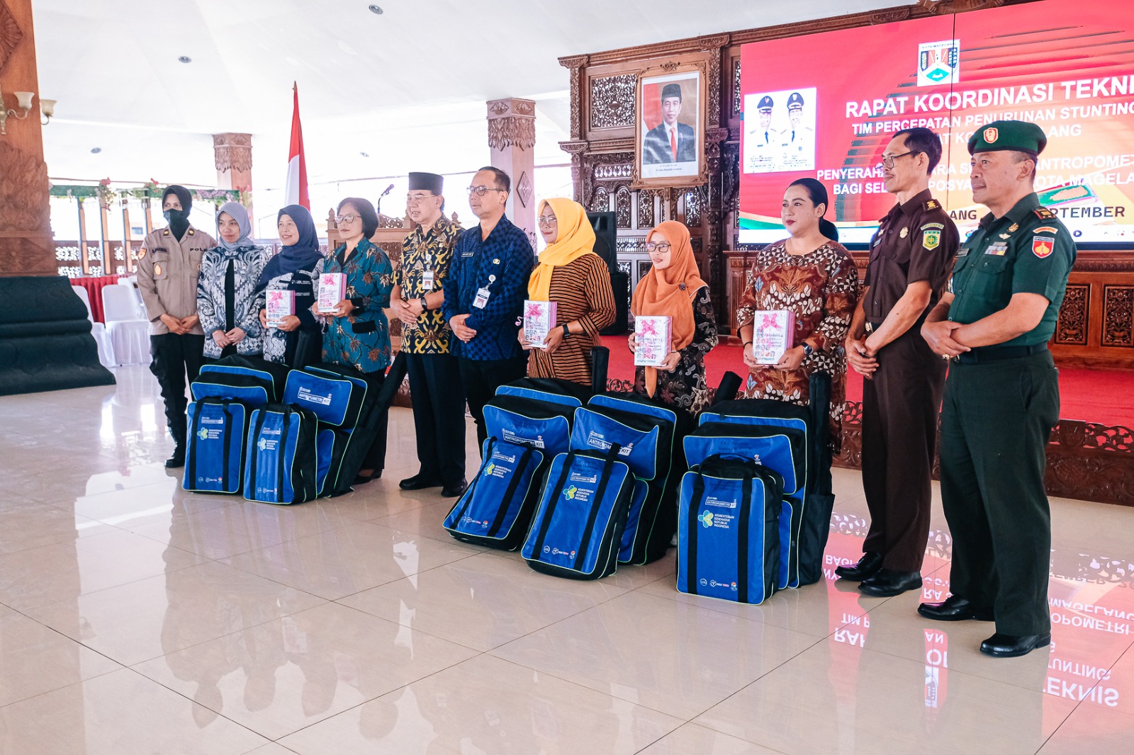 PEMKOT MAGELANG BAGIKAN ANTROPOMETRI KIT KE SELURUH POSYANDU UNTUK DETEKSI DINI STUNTING 