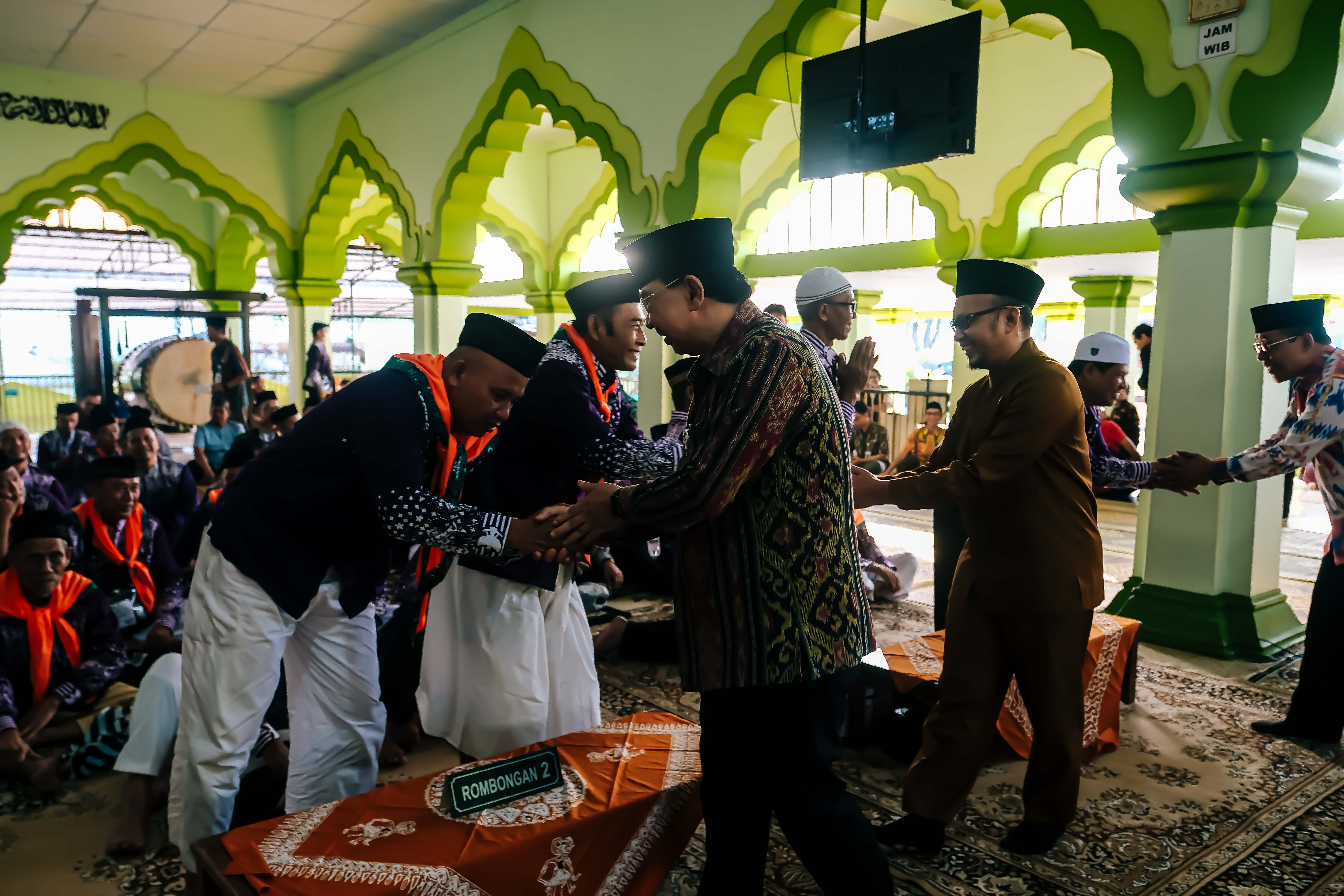 WAKIL WALI KOTA MELEPAS 137 JAMAAH CALON HAJI KOTA MAGELANG TAHUN 2024 