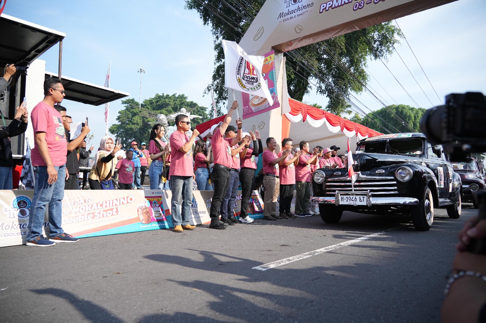Ratusan Mobil Kuno Meriahkan PPMKI Jateng Tour 2025 