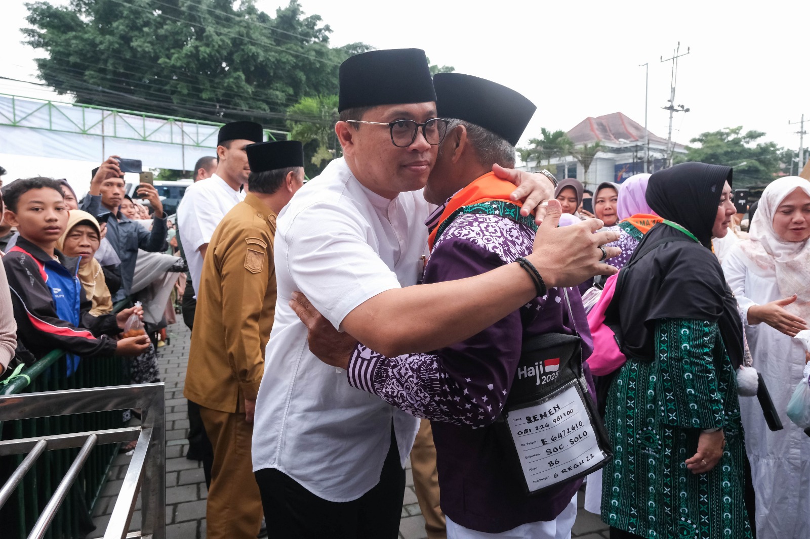 Mas Damar Lepas Jamaah Calon Haji: “Mohon Doakan Kota Magelang di Tanah Suci”