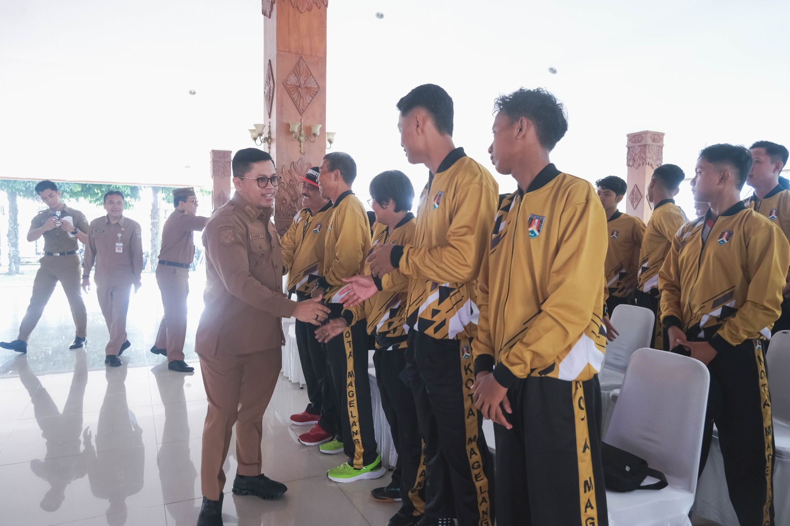 Wali Kota Magelang Lepas Kontingen POPDA Jateng 2025 Jenjang SMA, Dorong Atlet Raih Prestasi