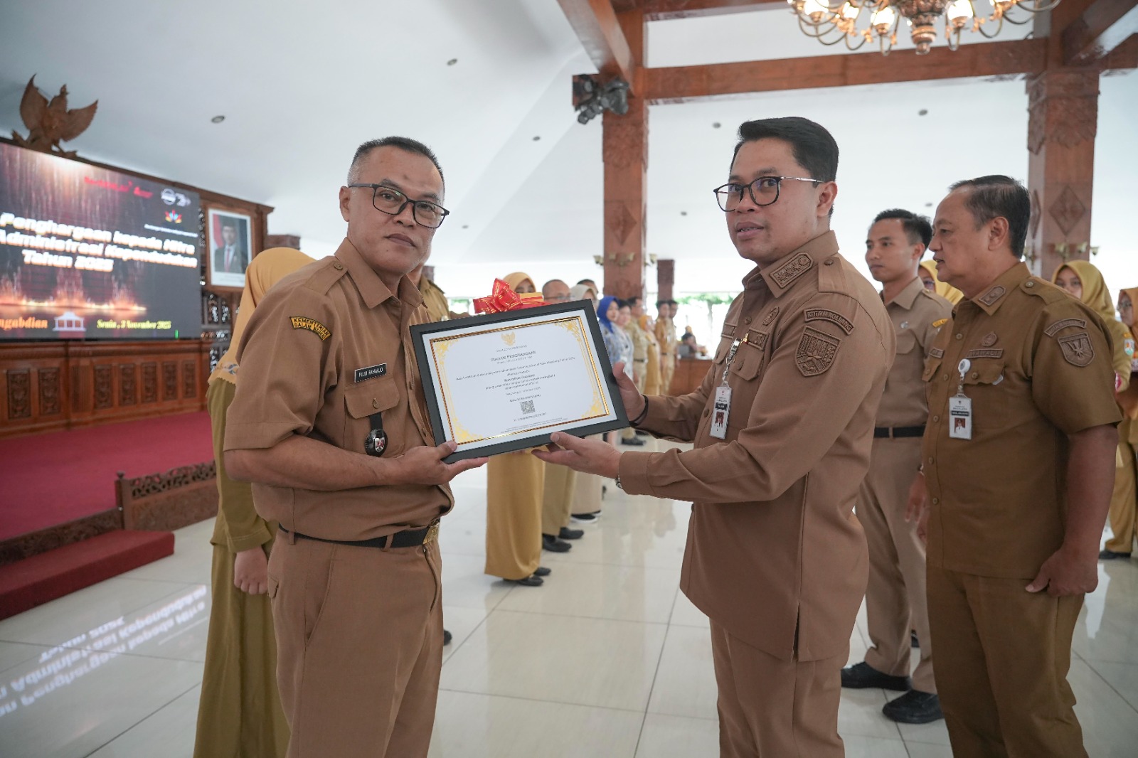 Mitra Disdukcapil Kota Magelang Terbaik Dapat Penghargaan 