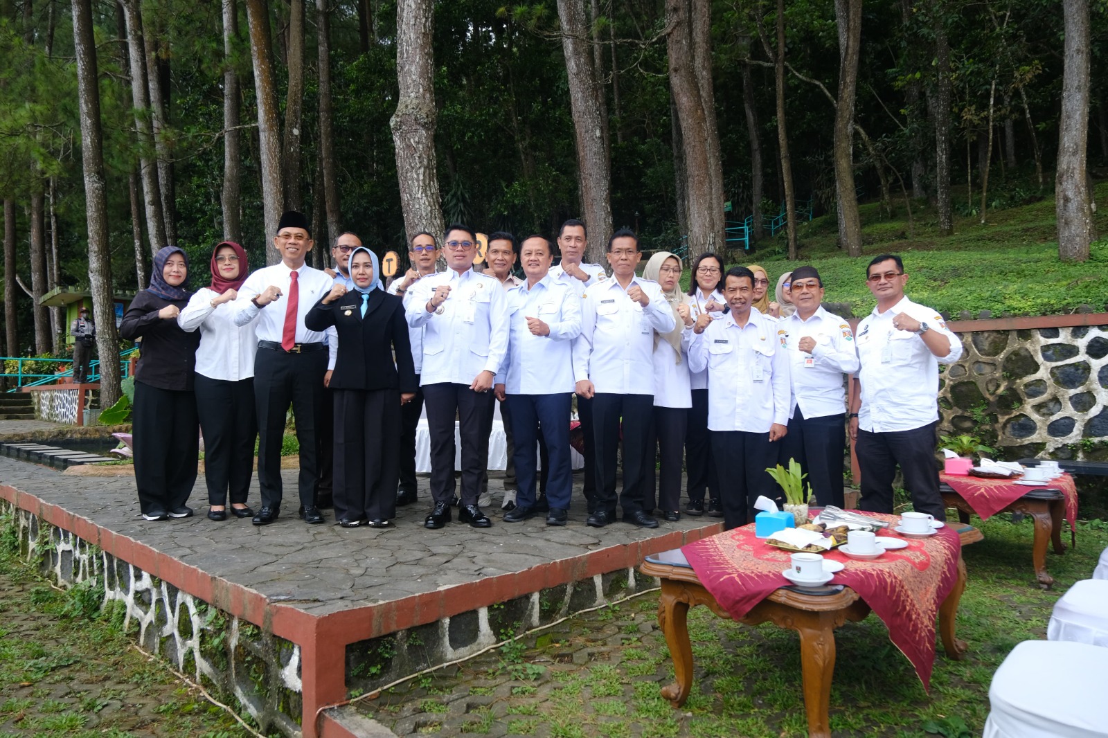 Pemkot Mojokerjo Lantik Pejabat Eselon II di Puncak Gunung Tidar Magelang