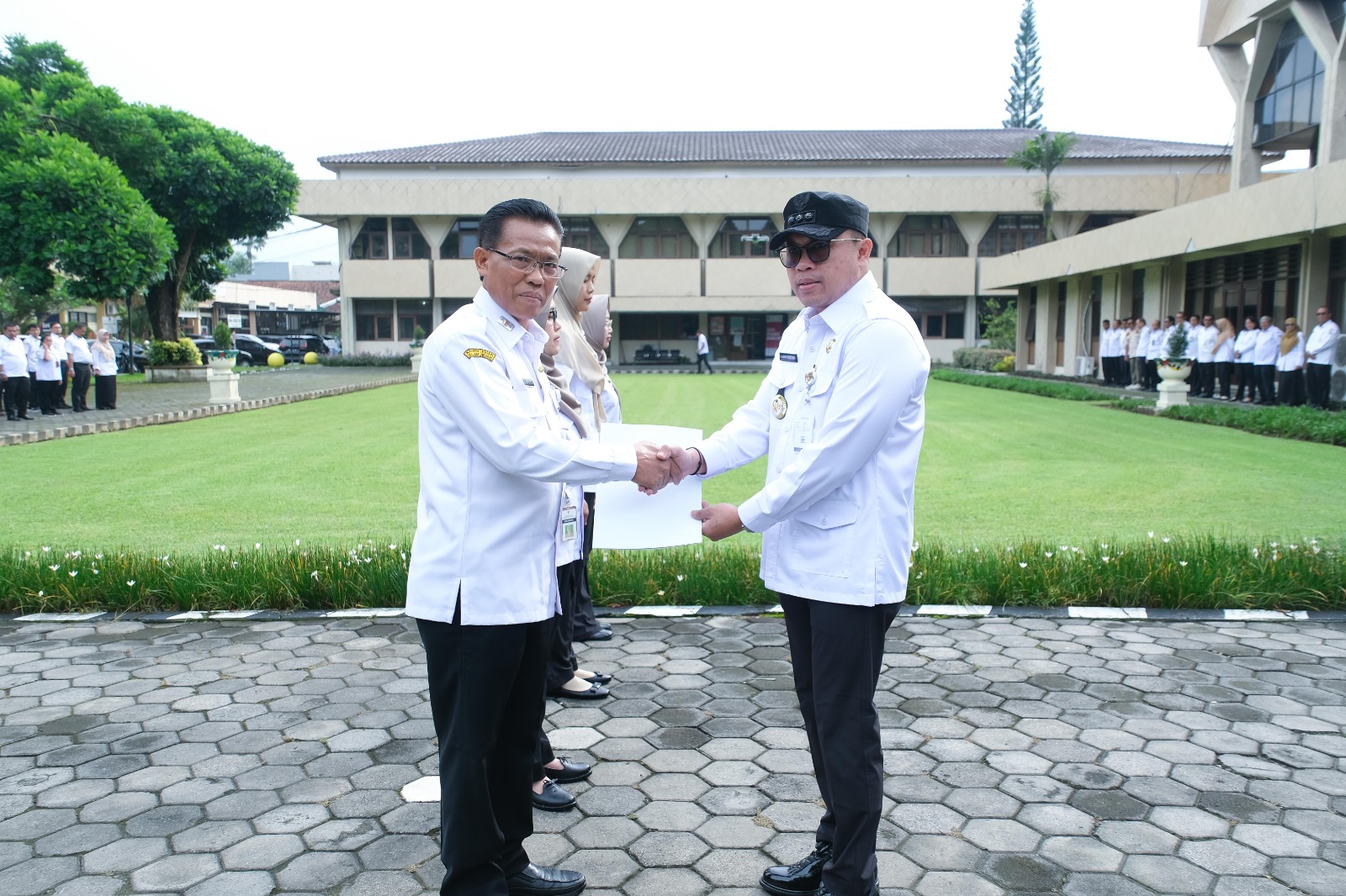 Tutup Tahun 2025, Wali Kota Magelang Beri Penghargaan ASN Berprestasi