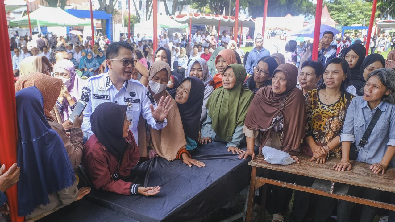 Warga Antusias Belanja di Pasar Murah dan Bazar UMKM Kota Magelang