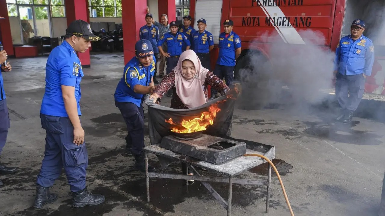 Jangan Sepelekan, Kebakaran Sering Berasal dari Kebiasaan Kecil