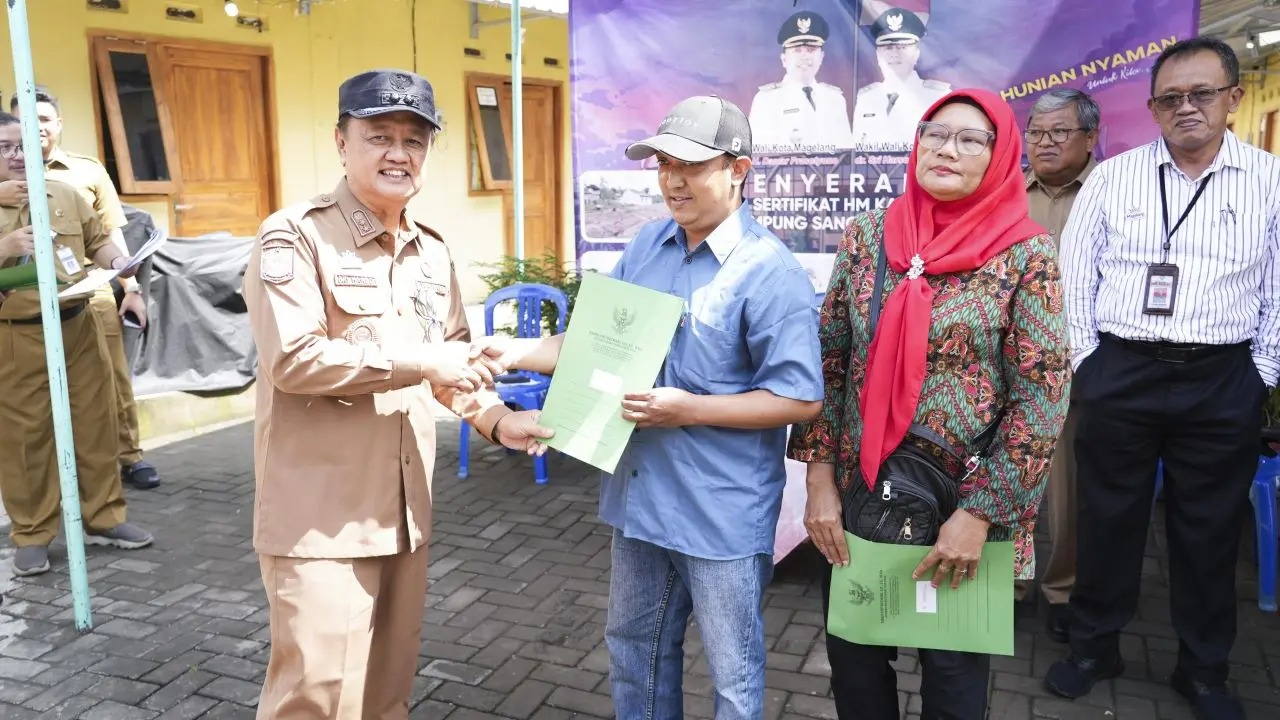 25 Warga Sanggrahan Legok Terima Sertifikat Rumah Program Ruspin Optimis