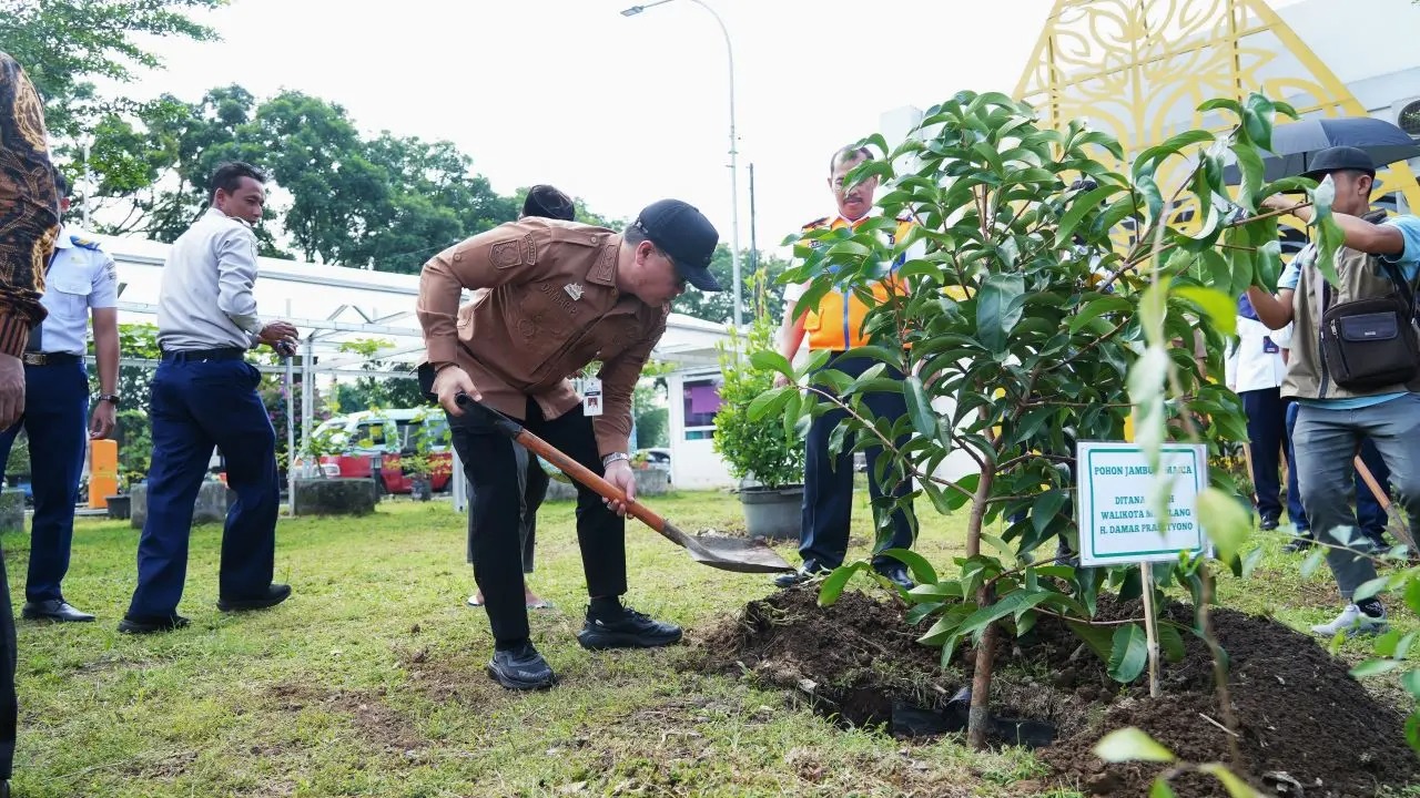 Wali Kota Magelang Launching ‘Go Green’ Terminal Tidar
