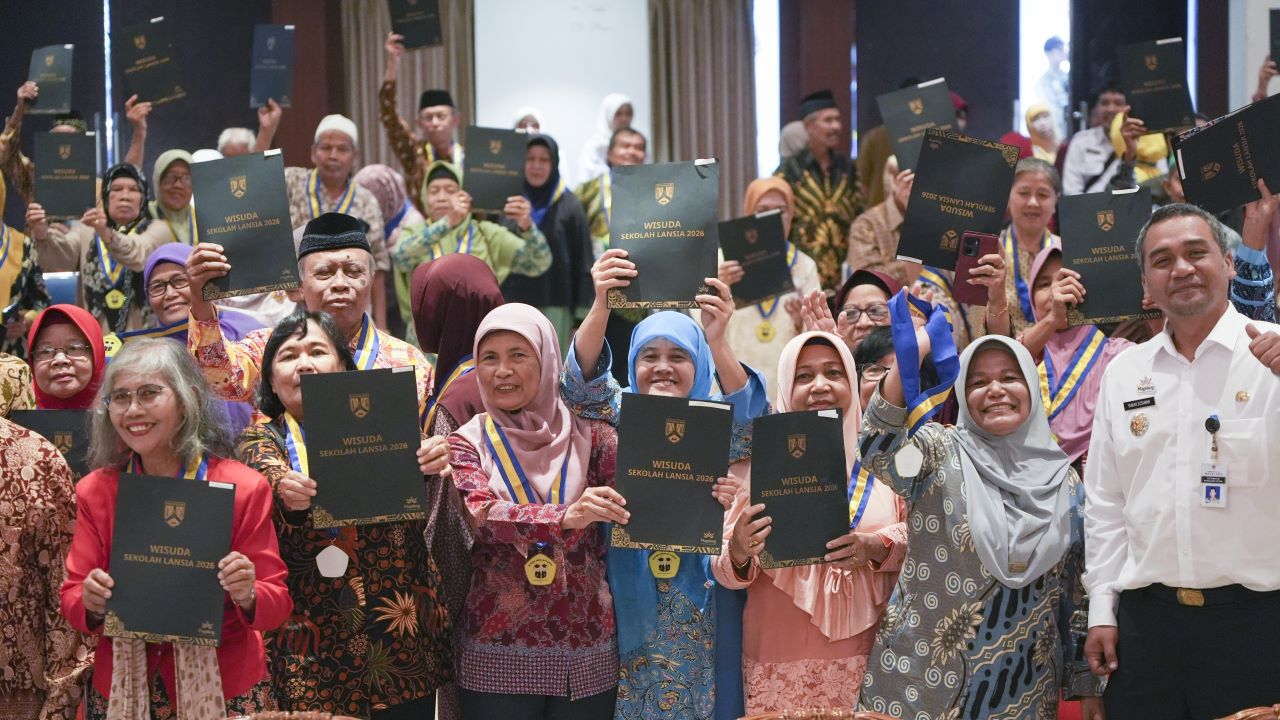261 Lansia Magelang Utara Diwisuda