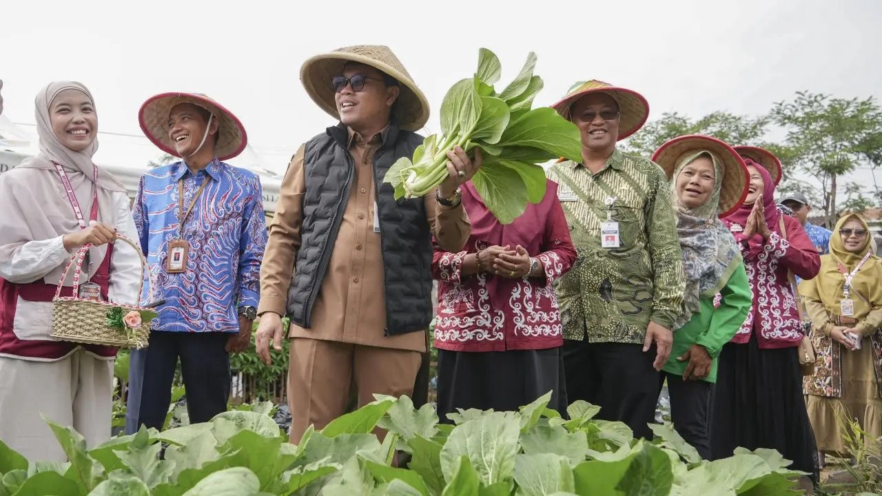 Smart Greenhouse Aquaponik di Kedungsari Ditargetkan Jadi Model Pemberdayaan